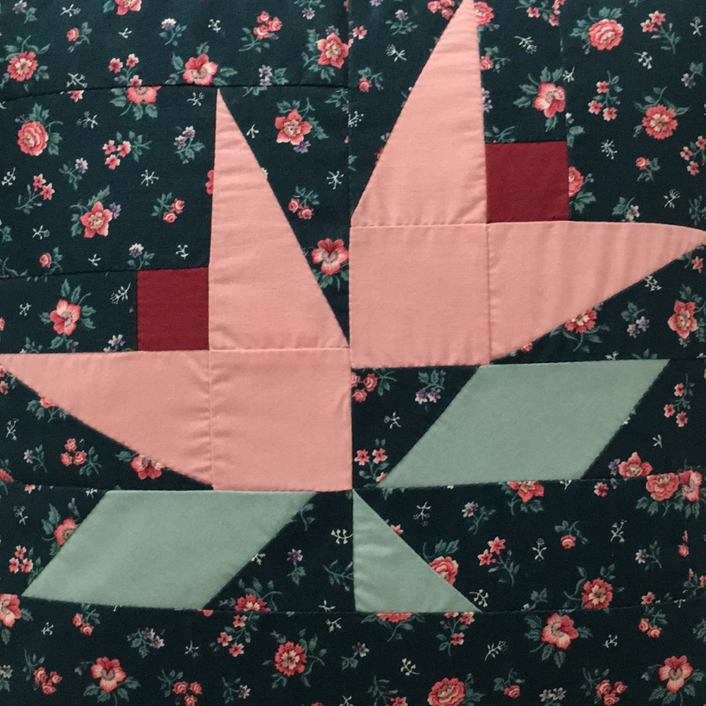 💙Country Patchwork Tulip Pillow - Picture 3 of 5